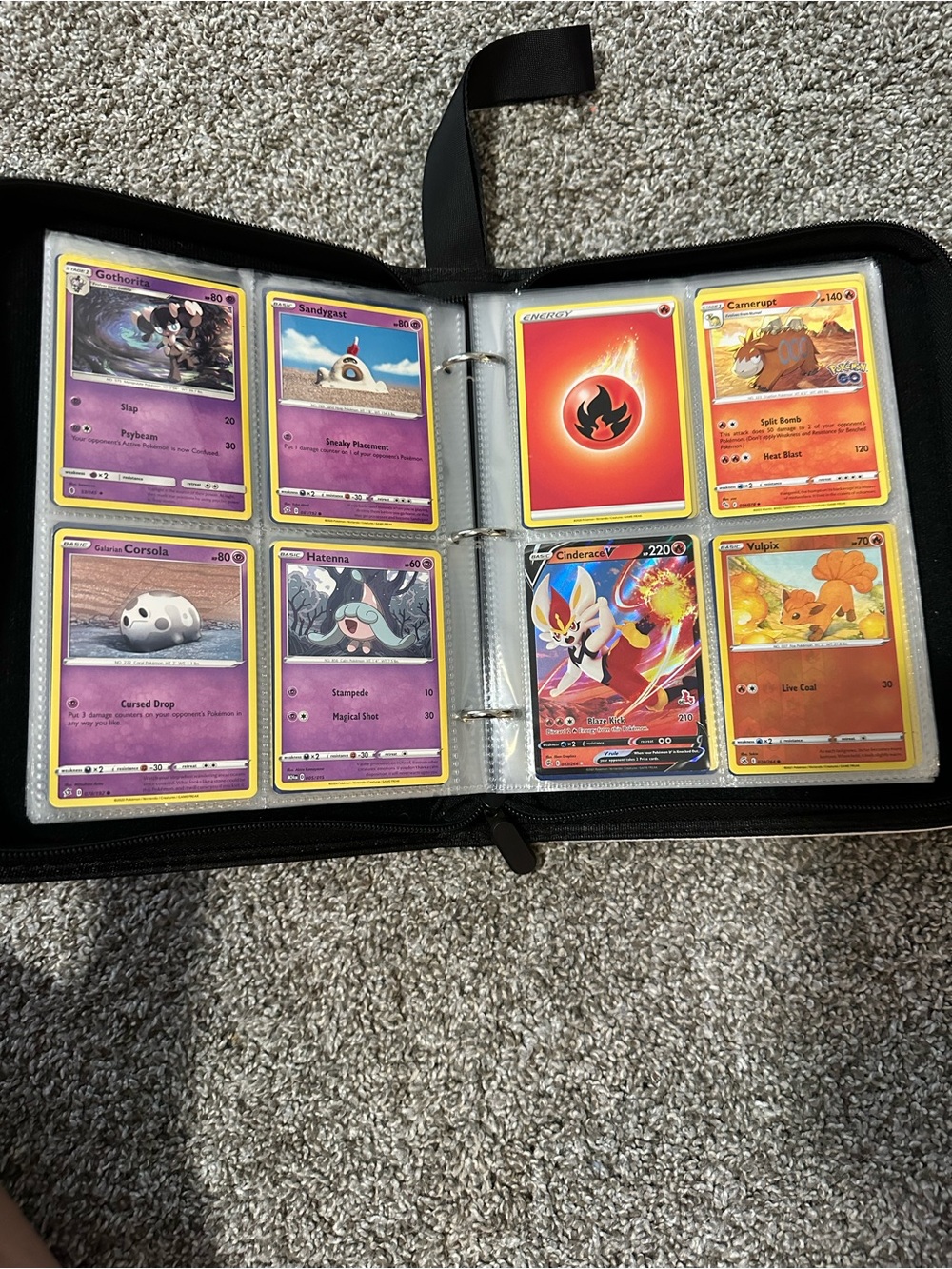 Pokémon Binder Filled with 400+ Cards! - Picture 5 of 12